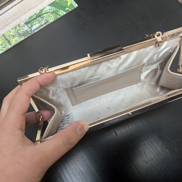 Beaded clutch - Picture 3 of 3